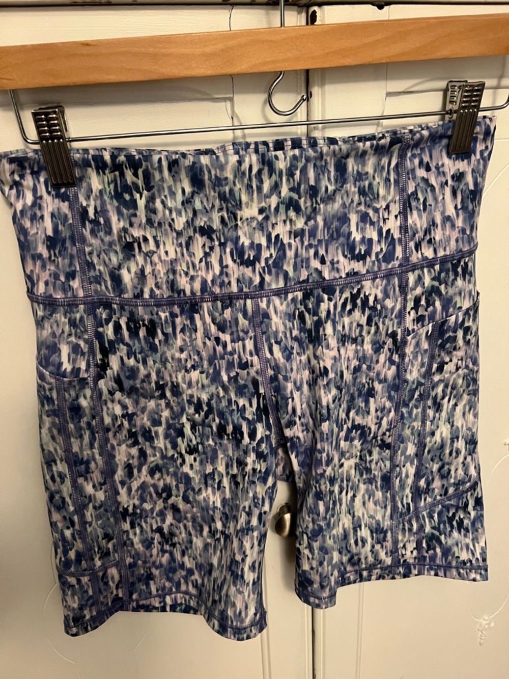Athleta ultimate stash 7” short